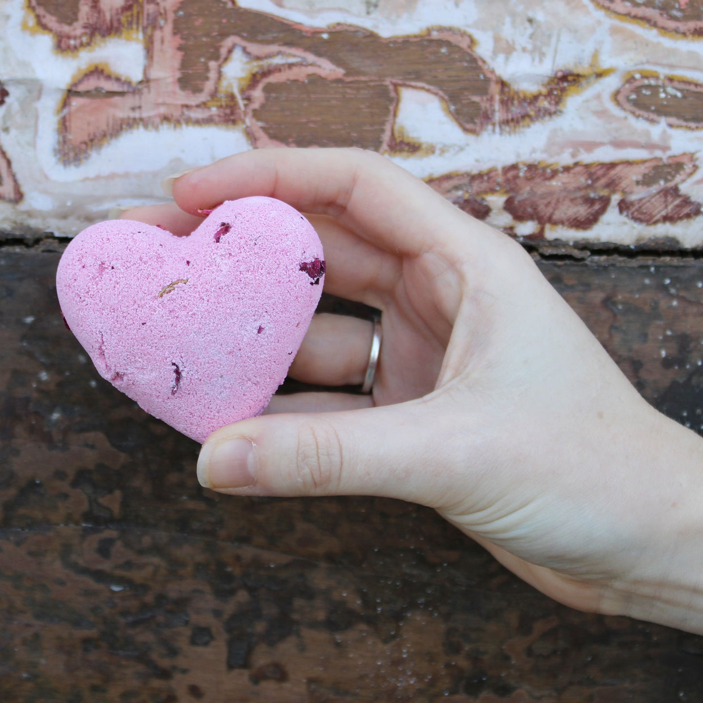 Love Heart Bath Bomb 70g - Ylang & Rose